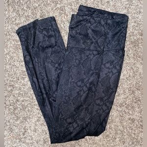 All in Motion Snake Skin Print Workout Leggings, Size Large